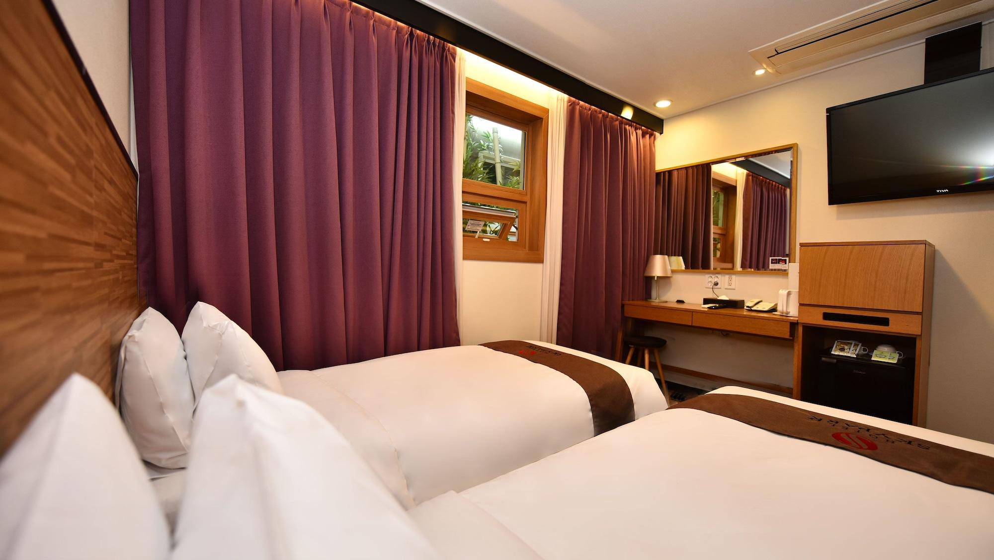 Hotel Skypark Myeongdong 1 Seoul Exterior photo