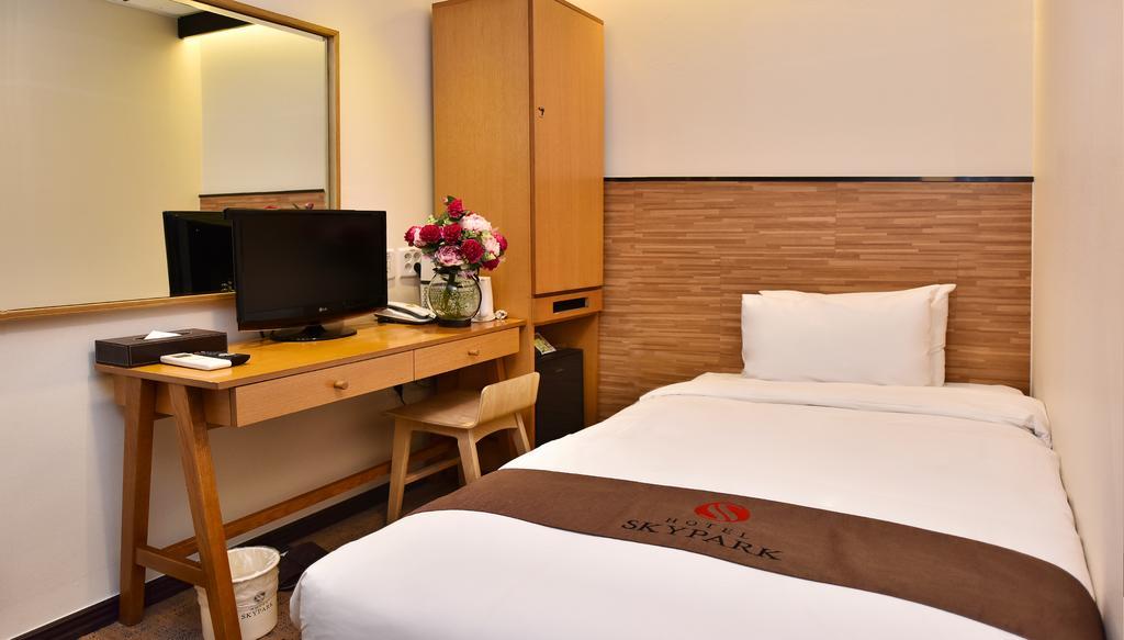 Hotel Skypark Myeongdong 1 Seoul Exterior photo