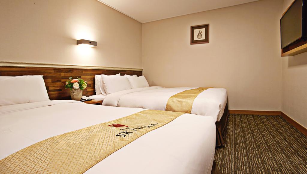 Hotel Skypark Myeongdong 1 Seoul Exterior photo